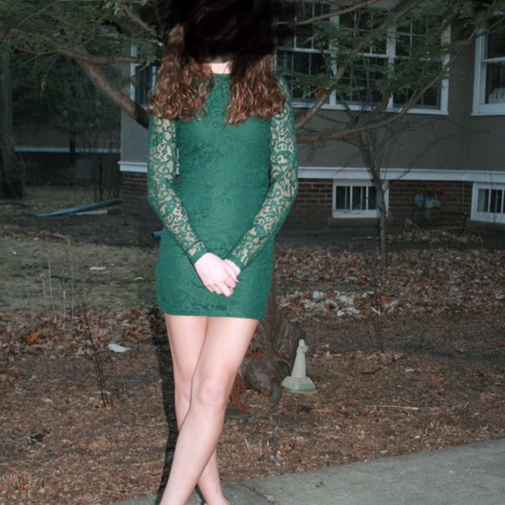 Pretty lace dress in a beautiful Emerald green